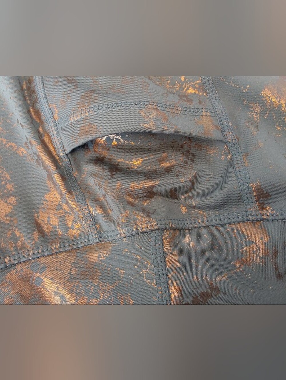 Metallic Gold Snake-Foil Accent Gray Activewear Legging w/Pockets - Picture 6 of 7